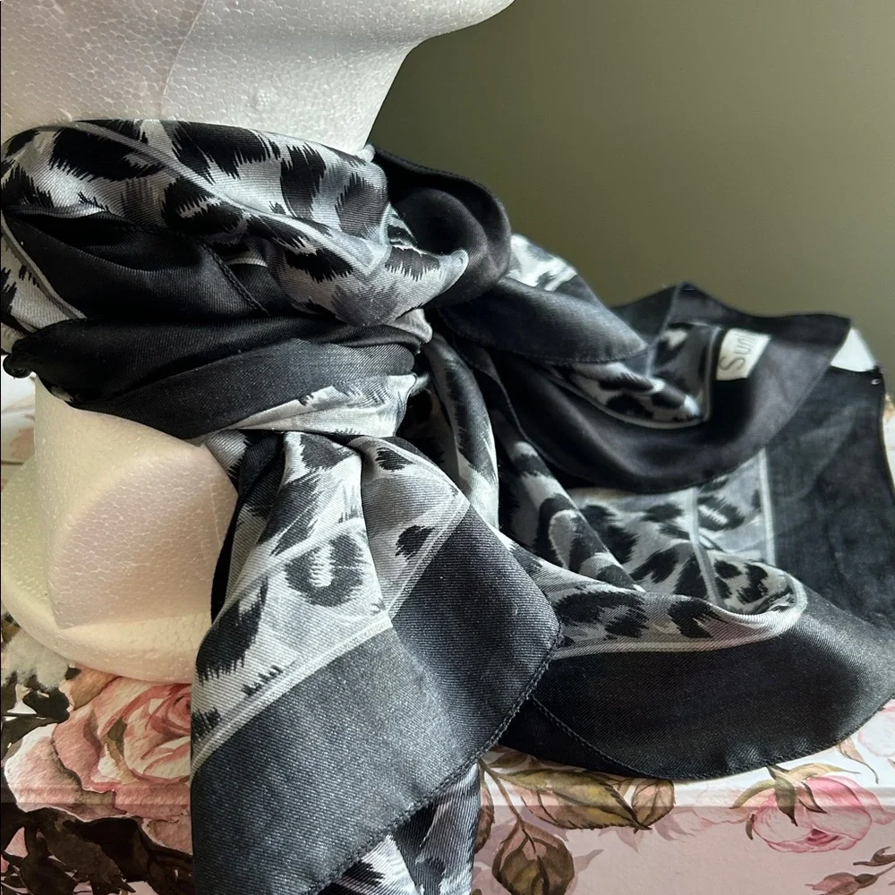 Leopard print scarf 34”x34” black & white & grey center of scarf has animal